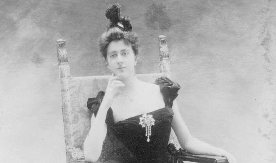 Edith Dresser's formal engagement photo, 1898